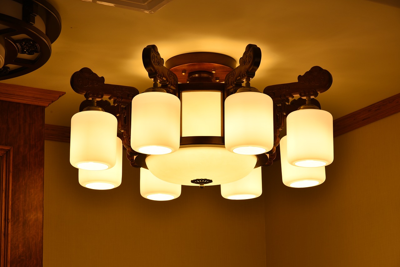 Co ma wpływ na wybór lamp do mieszkania?