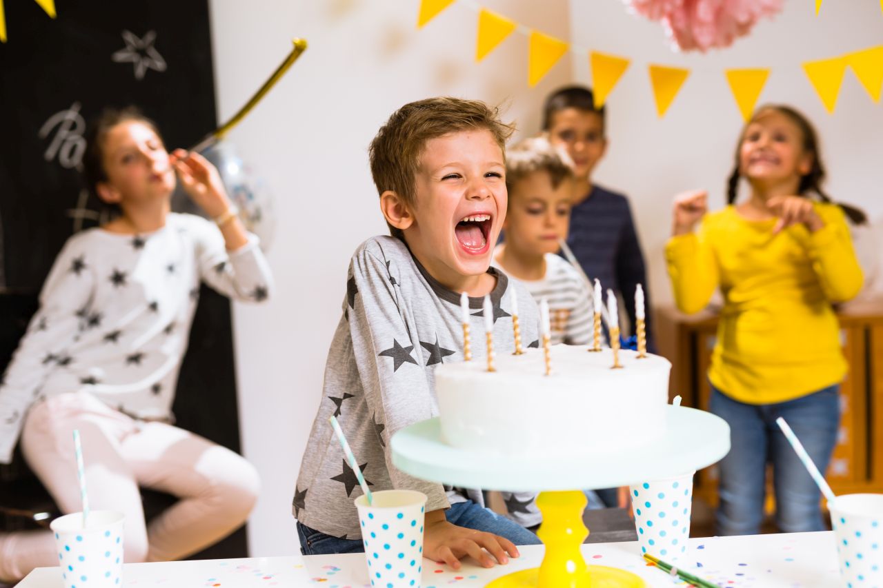 O czym należy pamiętać przy organizowaniu przyjęcia urodzinowego dla dziecka?