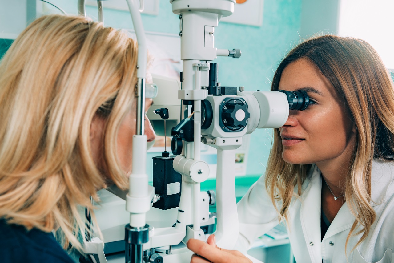 Z jakimi chorobami oczu może pomóc nam specjalistyczne centrum okulistyczne?