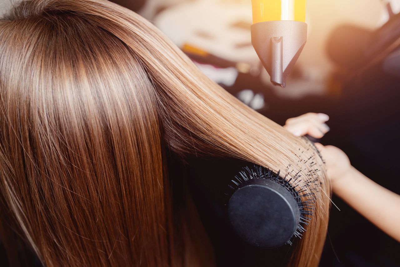 Pielęgnacja włosów przedłużanych – o czym warto pamiętać?